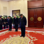 Ông Tập và đoàn lãnh đạo cấp cao Trung Quốc đến viếng Tổng bí thư Nguyễn Phú Trọng ở Đại sứ quán Việt Nam tại Bắc Kinh hôm 20/7. Ảnh: TTXVN