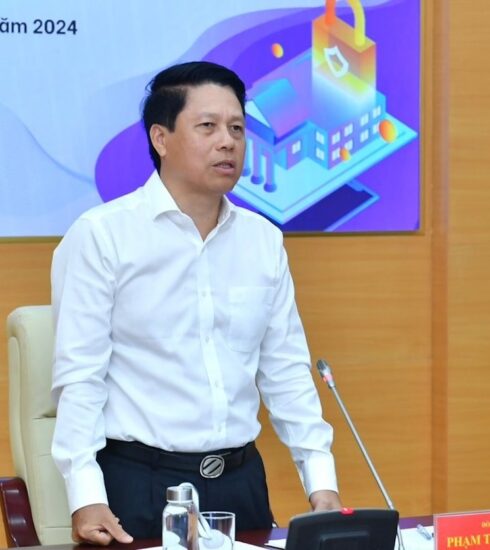 Phó thống đốc Phạm Tiến Dũng phát biểu tại hội thảo ngành ngân hàng, sáng 4/7. Ảnh: SBV