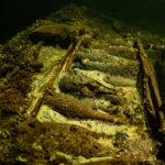 Một lượng lớn chai rượu champagne chưa mở được tìm thấy trong xác tàu cổ dưới Biển Baltic. Ảnh: Tomasz Stachura/Baltictech