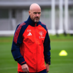 Ten Hag trong một buổi tập gần đây của Man Utd. Ảnh: Man Utd