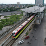 Tàu tuyến metro Nhổn - ga Hà Nội chạy thử đoạn trên cao hồi tháng 5. Ảnh: Ngọc Thành