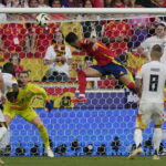 Tiền vệ Mikel Merino đánh đầu ghi bàn cho Tây Ban Nha trong trận thắng Đức 2-1 tại tứ kết Euro trên sân MHP, thành phố Stuttgart, Đức ngày 5/7/2024. Ảnh: AP