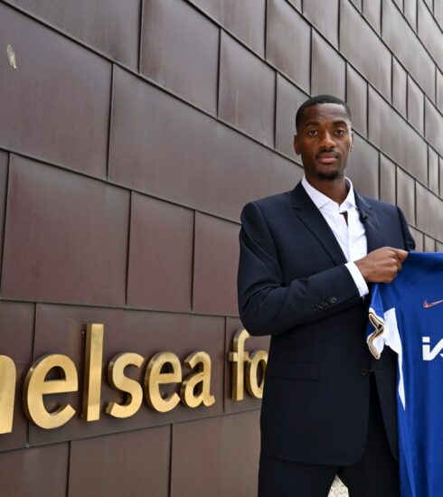 Tosin ra mắt ở Chelsea ngày 7/6. Ảnh: Chelsea FC