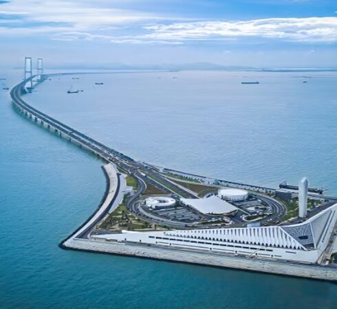 Đảo nhân tạo thuộc công trình cầu vượt biển Thâm Quyến - Trung Sơn. Ảnh: Xinhua