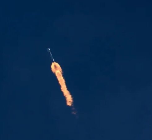 Tên lửa Falcon 9 phóng từ Căn cứ Lực lượng không gian Vandenberg hôm 11/7. Ảnh: Patrick T. Fallon