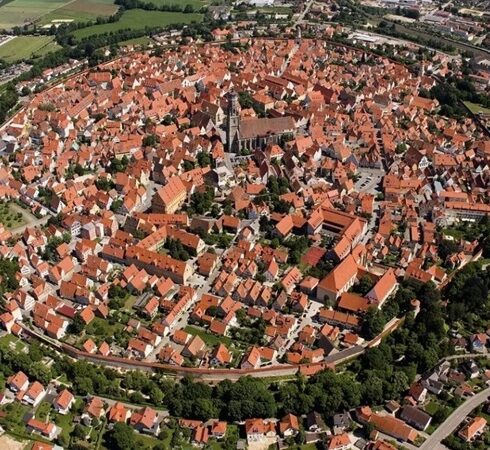 Thị trấn Nördlingen nhìn từ trên cao. Ảnh: Nördlingen