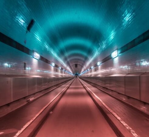 Đường hầm Old Elbe bên dưới sông Elbe ở thành phố Đức Hamburg. Ảnh: Wellknownwoody