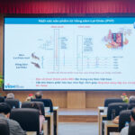 Tiến sĩ Phạm Hà Thanh Tùng - Viện trưởng Viện nghiên cứu Sâm và Dược liệu Việt Nam báo cáo tại Hội thảo khoa học Tiêu chuẩn chất lượng dược liệu sâm và sản phẩm chăm sóc sức khỏe từ sâm. Ảnh: Vigh