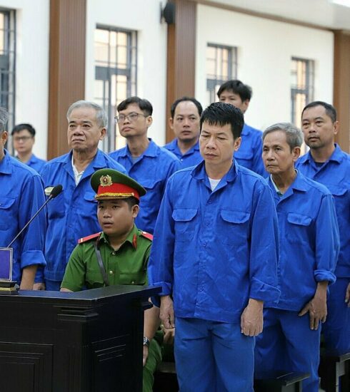 Các bị cáo tại phiên tòa ngày 15/7. Ảnh: Ngọc Tài