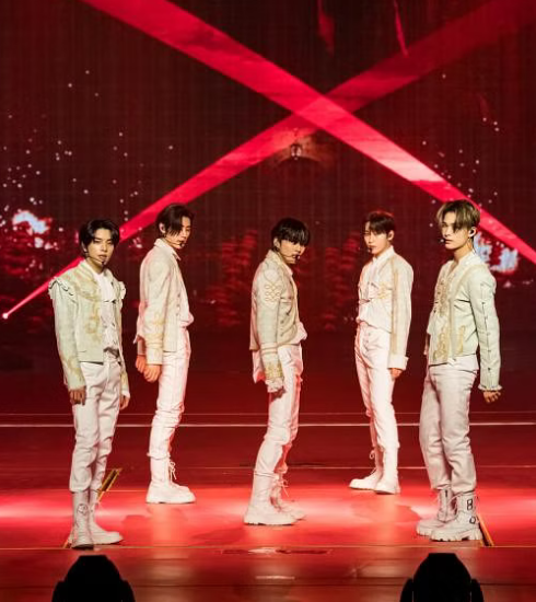 Nhóm nhạc nam Enhypen biểu diễn ngày 20/1 tại Sân vận động trong nhà Singapore. Ảnh: Straitstimes