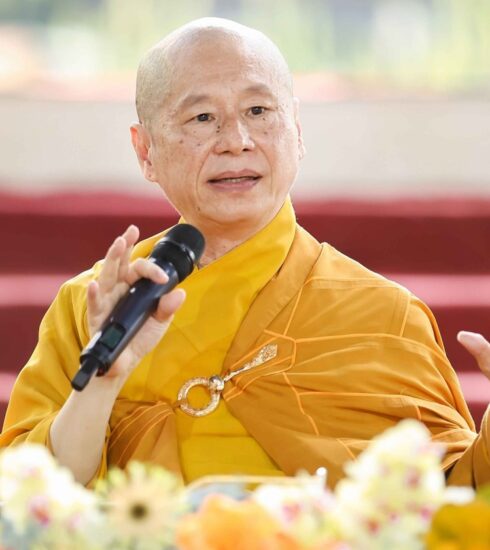 Thượng tọa Thích Chân Quang thuyết giảng tại chùa Thiền Tôn Phật Quang trong lễ Phật đản 2024 hồi tháng 5. Ảnh: Thiền tôn Phật Quang