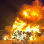 Xe tải cháy rực trên cao tốc Hà Nội - Lào Cai, sáng 27/7. Ảnh: Hội lái xe