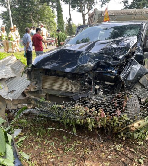 Hiện trường tai nạn do Trần Doãn Tùng gây ra sáng nay. Ảnh: Ngọc Oanh