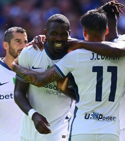 Thuram chung vui cùng các đồng đội sau khi ghi bàn giúp Inter tránh được thất bại trong ngày ra quân Serie A mùa 2024-2025.