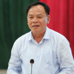 Ông Đức chỉ đạo công tác giải phóng mặt bằng cao tốc Biên Hòa - Vũng Tàu đầu tháng 8. Ảnh: Phước Tuấn