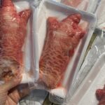 Chân gà Đông Tảo khủng tại cửa hàng Cô Vân. Ảnh: Cô Vân