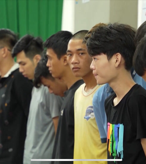 Một số người tham gia vụ việc. Ảnh: Tường Vân