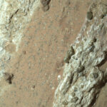 Robot Perseverance của NASA chụp ảnh tảng đá Cheyava Falls trên sao Hỏa vào tháng 7/2024. Ảnh: NASA/JPL-Caltech/MSSS