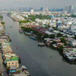 Kênh Đôi chảy qua quận 8, nơi dự kiến được cải tạo. Ảnh: Quỳnh Trần