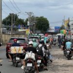 Xe ùn ứ trên đường Phạm Văn Bạch, đoạn chưa mở rộng gần đường Trường Chinh, tháng 7/2024. Ảnh: Hạ Giang