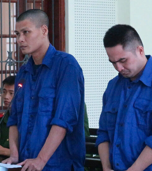 Bị cáo Sao và Thế tại tòa. Ảnh: Hùng Lê