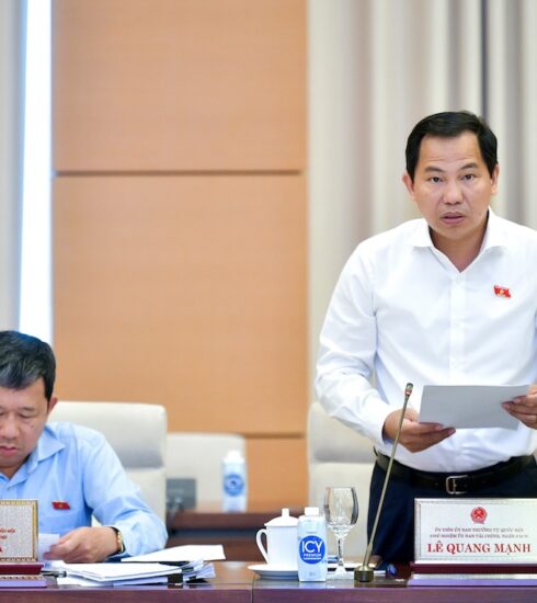 Ông Lê Quang Mạnh, Chủ nhiệm Ủy ban Tài chính ngân sách phát biểu tại phiên họp ngày 14/8. Ảnh: Trung tâm báo chí Quốc hội