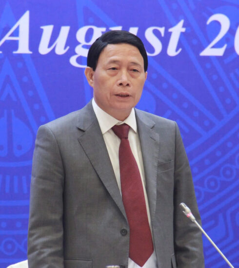 Thứ trưởng Lê Quốc Hùng tại họp báo, sáng 2/8. Ảnh: Phạm Dự