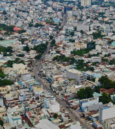 Dọc hai bên đường Nguyễn Thị Định, người dân đang giải toả nhà để chuẩn bị triển khai dự án mở rộng, ngày 25/7. Ảnh: Gia Minh