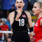 Thiên thần bóng chuyền cao 1,98 m ở Olympic