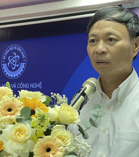 Thứ trưởng Bộ Khoa học và Công nghệ Hoàng Minh phát biểu tại hội nghị. Ảnh: Hà An