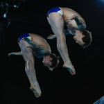 Gary Hunt (phải) thi đấu đôi nam cầu cứng 10m cùng Lois Szymczak tại Olympic 2024. Ảnh: AP