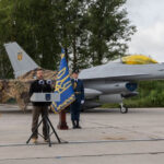 Ông Zelensky phát biểu trước tiêm kích F-16 trong ảnh công bố hôm 4/8. Ảnh: AFP