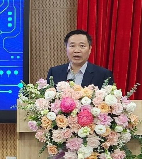 Phó ban quản lý Khu công nghệ cao Hòa Lạc Trần Đắc Trung phát biểu tại hội nghị. Ảnh: BTC