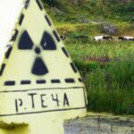 Biển cảnh báo phóng xạ nguy hiểm trên sông Techa. Ảnh: Wikimedia