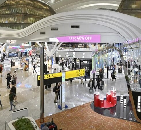 Sân bay quốc tế Zayed sẽ là sân bay đầu tiên trên thế giới không cần giấy tờ vào năm 2025. Ảnh: Pius Koller/imageBROKER