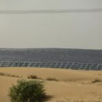 Một trang trại mặt trời ở sa mạc Kubuqi gần Ordos. Ảnh: Qilai Shen/Bloomberg