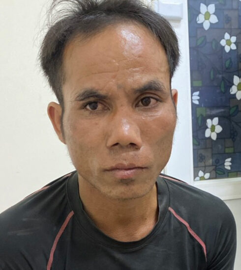 Ksor SiLêm tại cơ quan điều tra. Ảnh: Ngọc Oanh