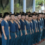 Các chiến sĩ tập hợp nghe phổ biến thông tin giải đấu. Ảnh: Đức Đồng