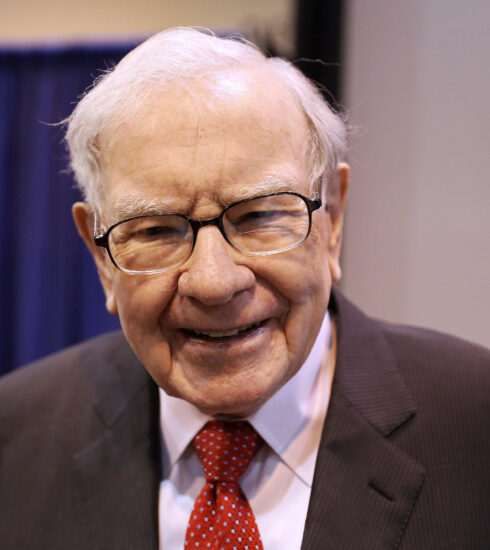 Chủ tịch Berkshire Hathaway Warren Buffett tại ĐHCĐ của công ty ở Nebraska (Mỹ). Ảnh: Reuters