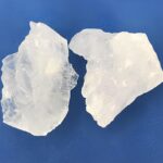 Phèn chua dễ dàng tìm mua ở các cửa hàng đồ khô ngoài chợ, hiệu thuốc.