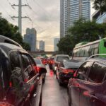 Thu Minh chờ hơn 30 phút vẫn chưa qua được đèn xanh, đèn đỏ ở đường Mễ Trì, quận Nam Từ Liêm, 16h ngày 6/9. Ảnh: Nhân vật cung cấp