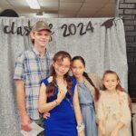 Gia đình chị Hoài Nhân nhân dịp dự lễ tốt nghiệp của con gái lớn, năm 2024, tại tiểu bang Arkansas, Mỹ. Ảnh nhân vật cung cấp