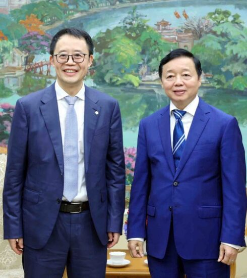 Phó thủ tướng Trần Hồng Hà tiếp ông Wang Hai Huai, Tổng Giám đốc Tập đoàn Xây dựng giao thông Trung Quốc (CCCC). Ảnh: VGP