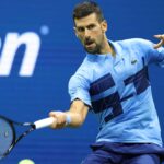 Djokovic đánh thuận tay ở trận gặp Djere, trên sân Arthur Ashe, New York hôm 28/8. Ảnh: ATP