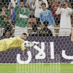 Maarten Paes cản phá cú đá phạt đền của Salem Al Dawsari, trong trận Indonesia hòa Arab Saudi 1-1, ở lượt ra quân bảng C vòng loại ba World Cup 2026. Ảnh: PSSI