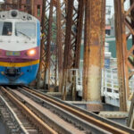 Tàu chạy thử trên cầu Long Biên sáng 13/9. Ảnh: Anh Duy