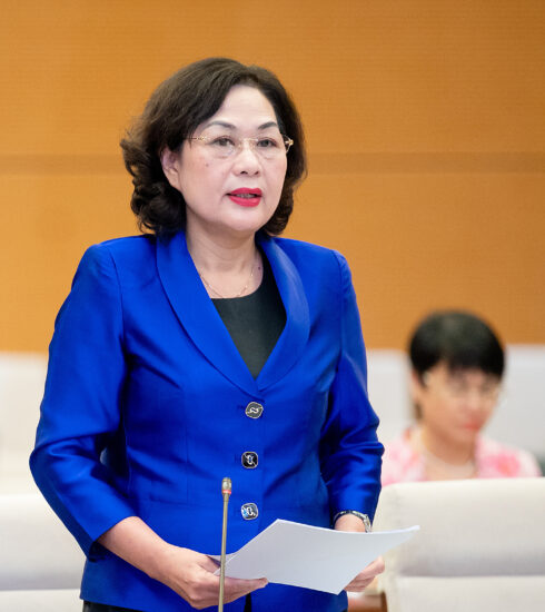 Thống đốc Ngân hàng Nhà nước Nguyễn Thị Hồng phát biểu chiều 24/9. Ảnh: Media Quốc hội