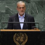 Tổng thống Iran Masoud Pezeshkian phát biểu tại phiên họp thứ 79 của Đại hội đồng Liên Hợp Quốc ở New York ngày 24/9. Ảnh: AFP