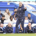 HLV Enzo Maresca chỉ đạo cầu thủ Chelsea trong trận thắng Brighton 4-2 ở vòng 6 Ngoại hạng Anh trên sân Stamford Bridge, London ngày 28/9. Ảnh: AP