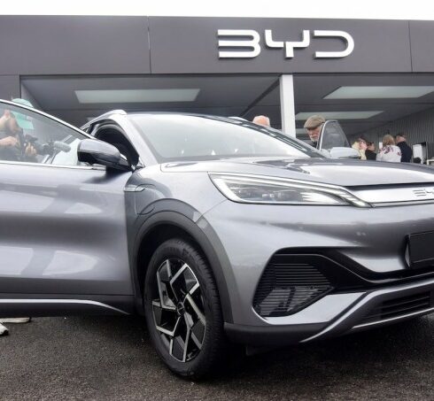 Một chiếc BYD tại triển lãm ôtô ở Anh tháng 4/2023. Ảnh: Reuters